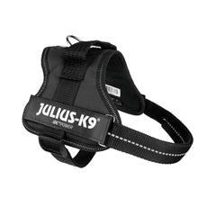 Schwarzes JULIUS-K9-Geschirr von schräg hinten mit sichtbarer Polsterung und Brustgurt