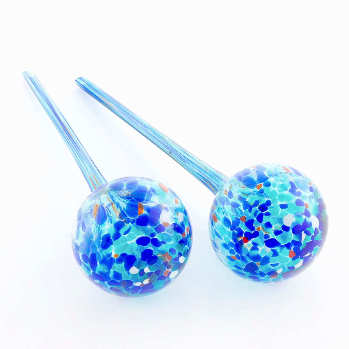 Zwei blaue Aqua-Loon-Glaskugeln liegend mit sichtbarem Glasmuster