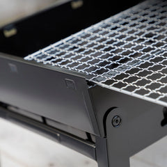 Nahaufnahme von oberem Grillrost und Gelenk eines BearBQ-Standbeins