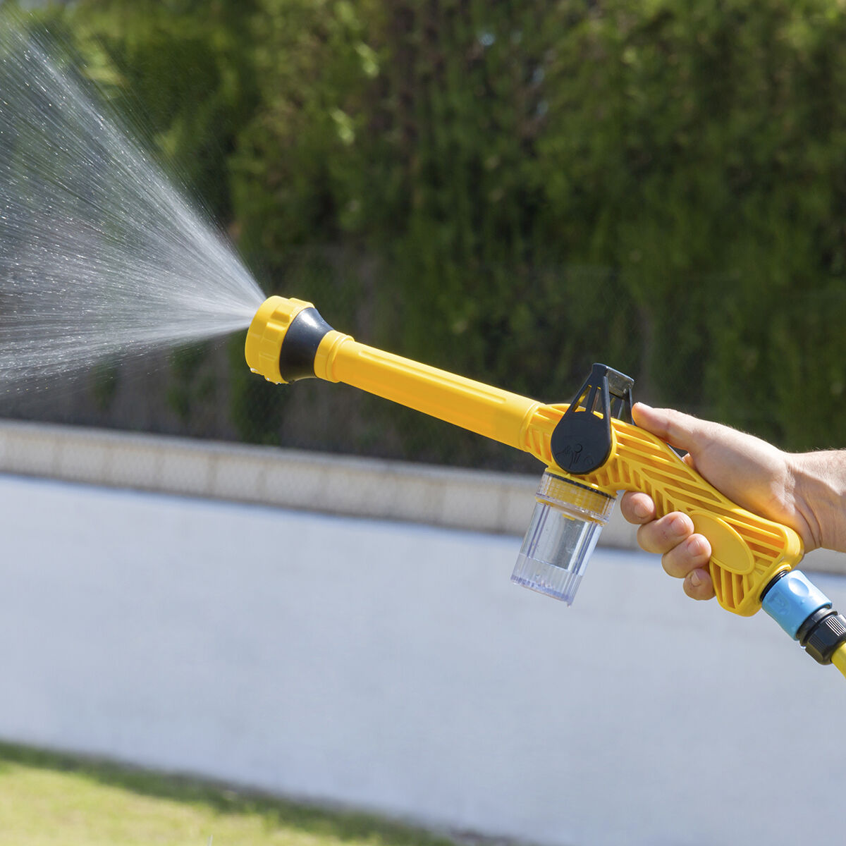Pack 8-in-1-Hochdruck-Wasserspritze mit Tank und Ausziehbarer Gartenschlauch InnovaGoods – Produktansicht 4