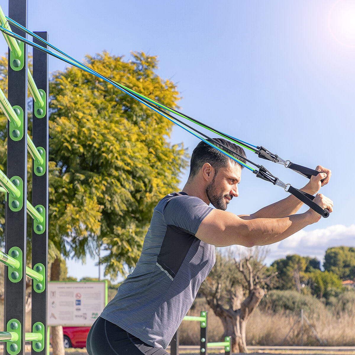 Set Vibrationsplattform mit Lautsprecher, Fernbedienung, Widerstandsbändern, Trainingsanleitung InnovaGoods – Produktansicht 10