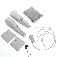 Maspres-Set mit Manschetten, Schläuchen, Steuergerät, Netzadapter und Beutel auf weißem Hintergrund