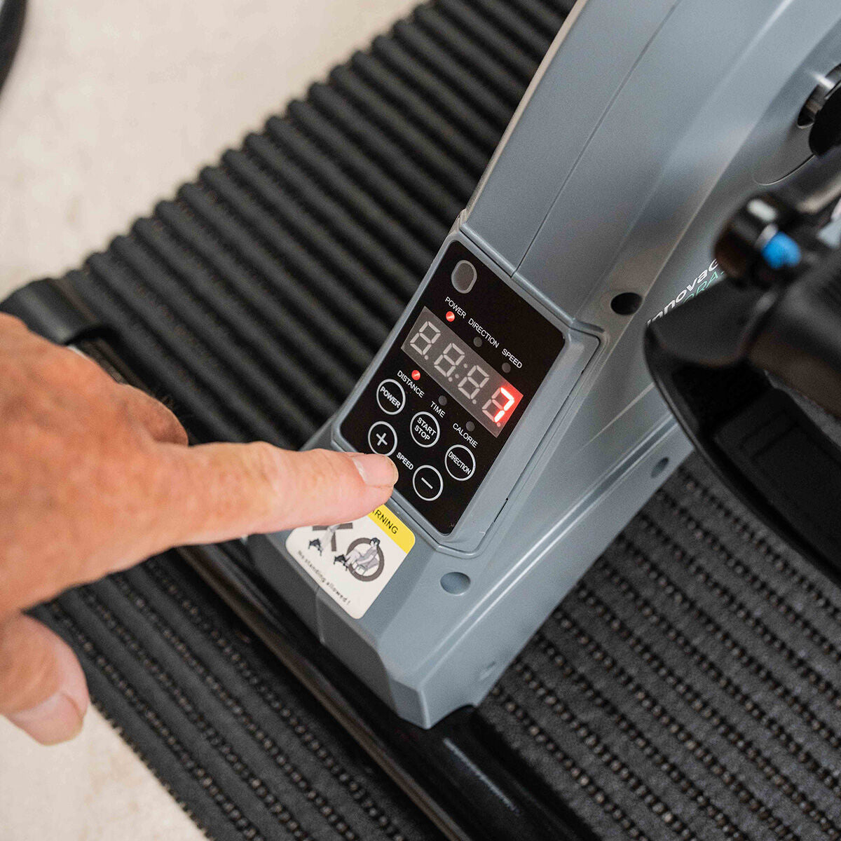 Bedientasten und Display am Velora-3000-Pedaltrainer